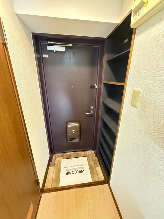 物件内観写真14　(玄関)