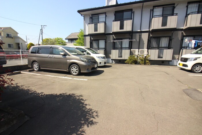 物件外観写真2　(駐車場)