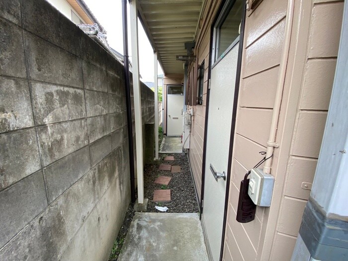 物件外観写真4　(エントランス部分)