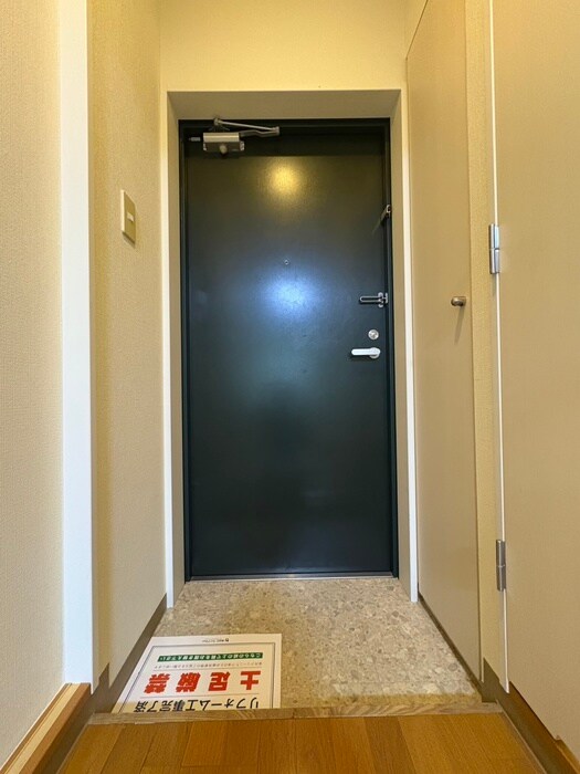 物件内観写真18　(玄関)