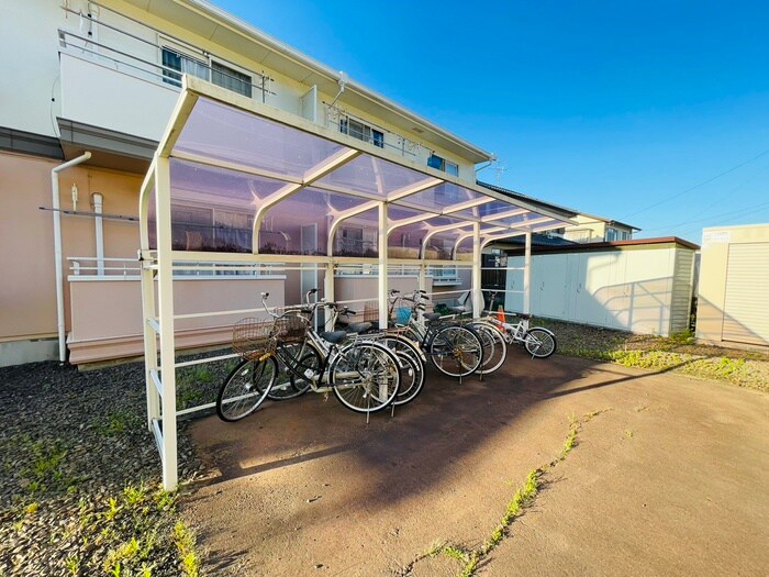 物件外観写真5　(駐輪場)