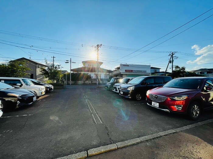 物件外観写真6　(駐車場)