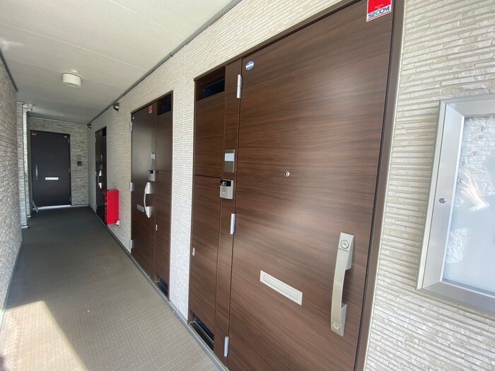 物件外観写真3　(エントランス部分)