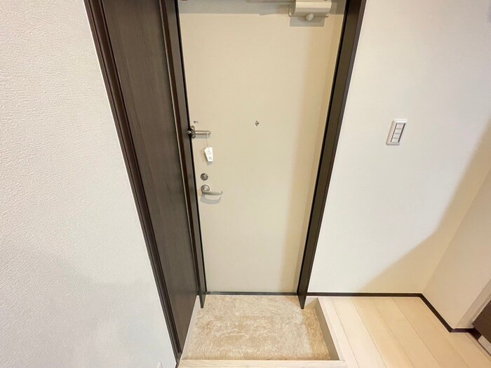 物件内観写真16　(玄関)