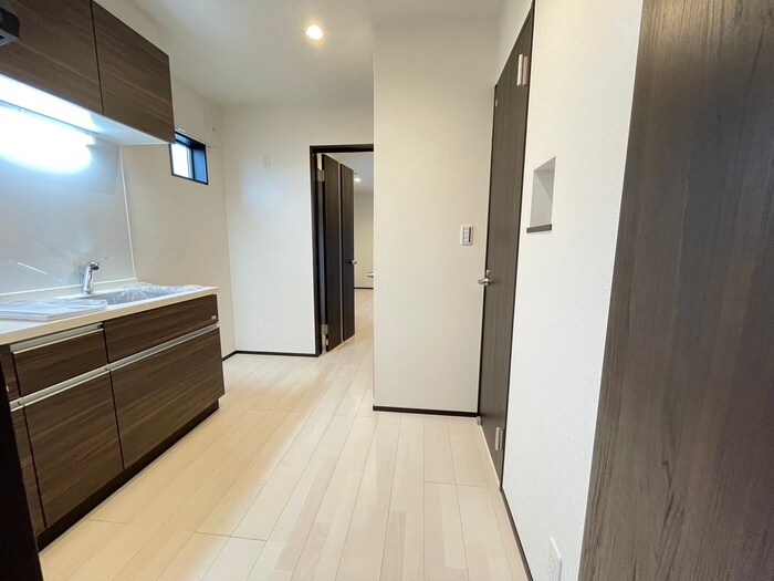 物件内観写真17　(廊下)