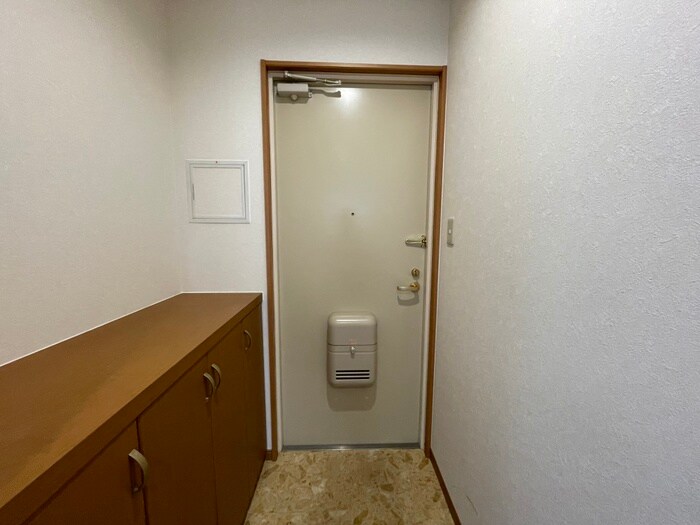 物件内観写真16　(玄関)