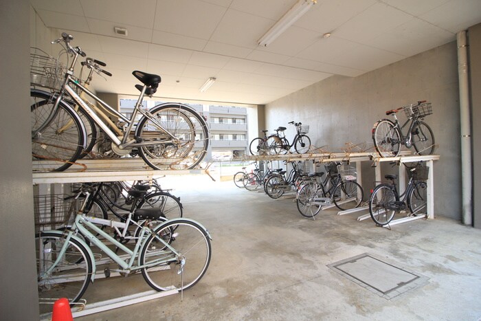 物件外観写真4　(駐輪場)