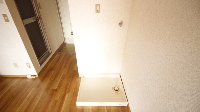 物件内観写真13　(洗濯機置場)