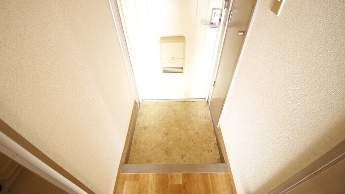 物件内観写真16　(玄関)