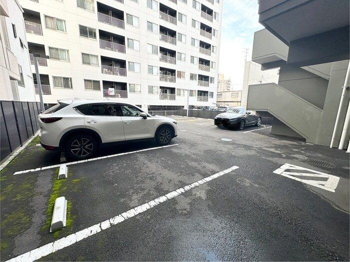 物件外観写真2　(駐車場)