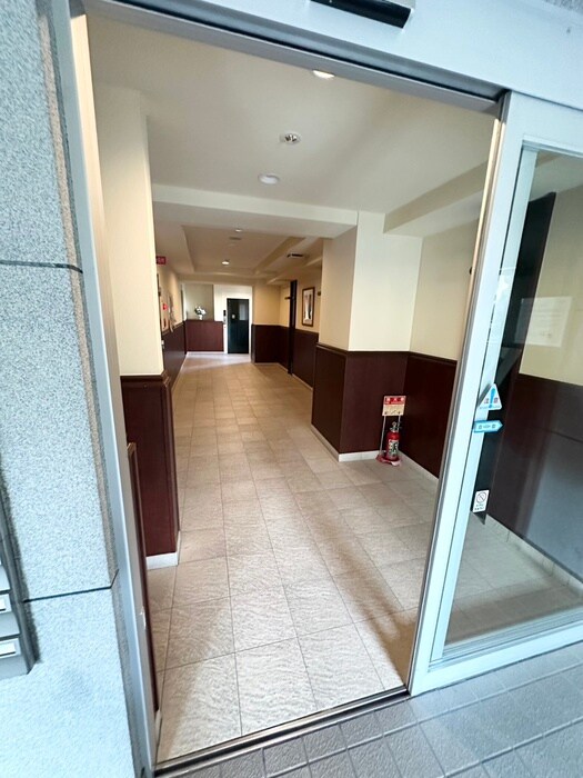 物件外観写真3　(エントランス部分)