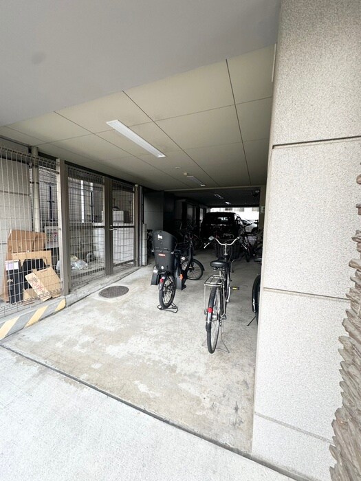 物件外観写真4　(駐輪場)