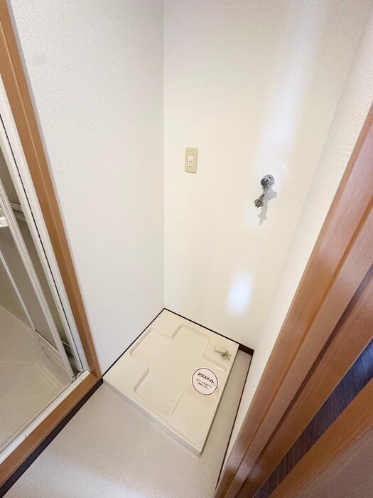 物件内観写真14　(洗濯機置場)