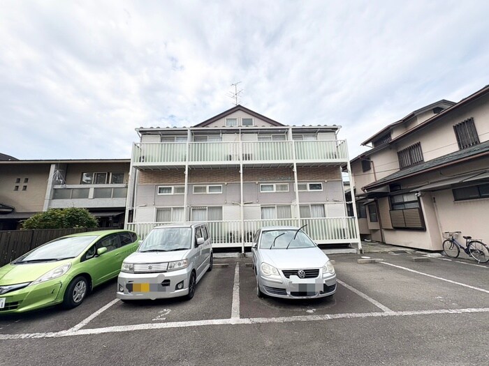 物件外観写真2　(駐車場)