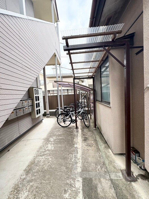 物件外観写真4　(駐輪場)