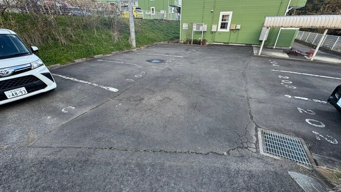 物件外観写真4　(駐車場)