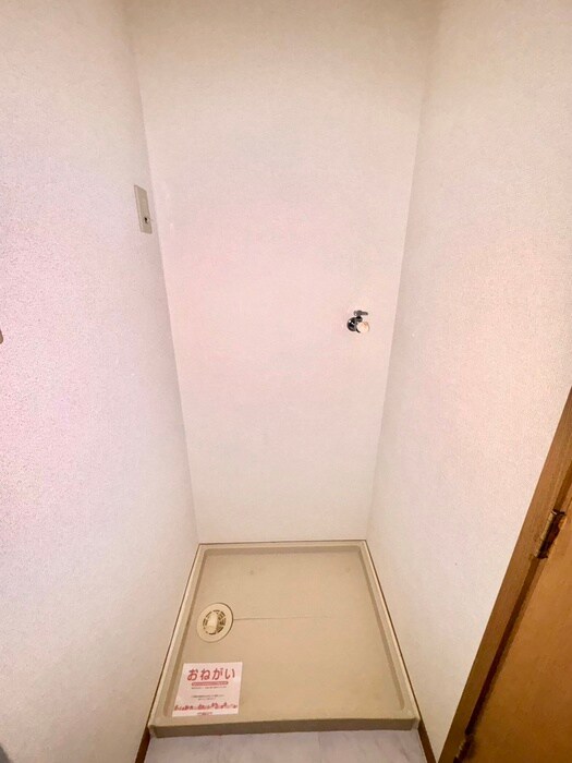 物件内観写真16　(洗濯機置場)