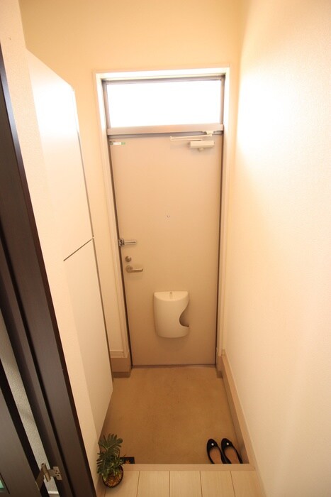 物件内観写真18　(玄関)