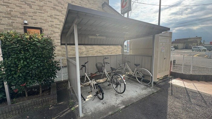 物件外観写真3　(駐輪場)
