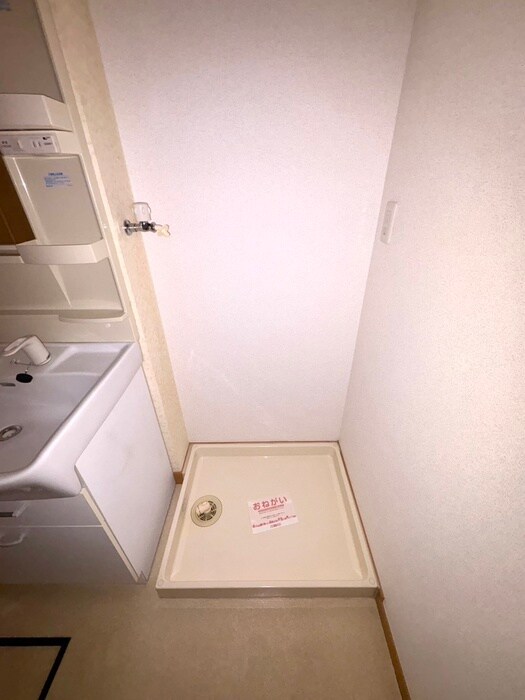 物件内観写真16　(洗濯機置場)