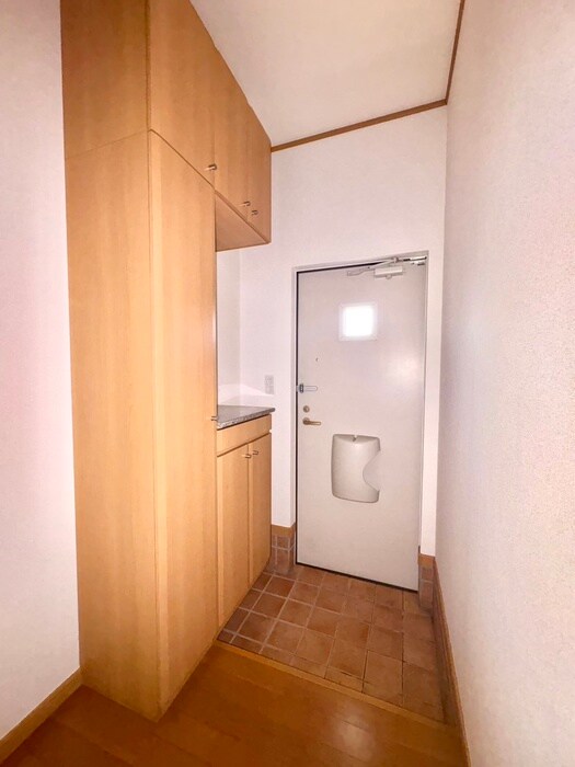 物件内観写真18　(玄関)