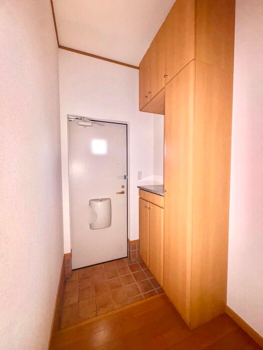 物件内観写真18　(玄関)