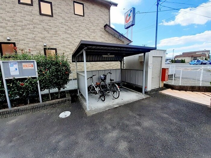 物件外観写真3　(駐輪場)