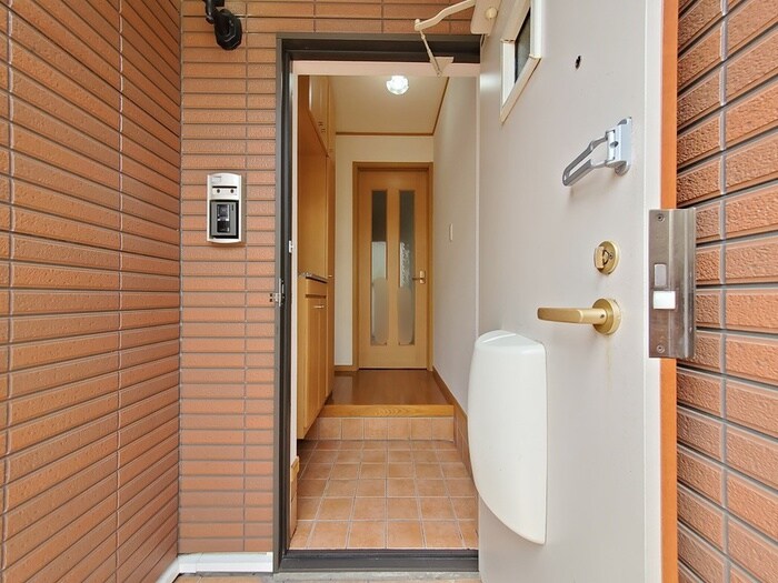 物件内観写真9　(玄関)