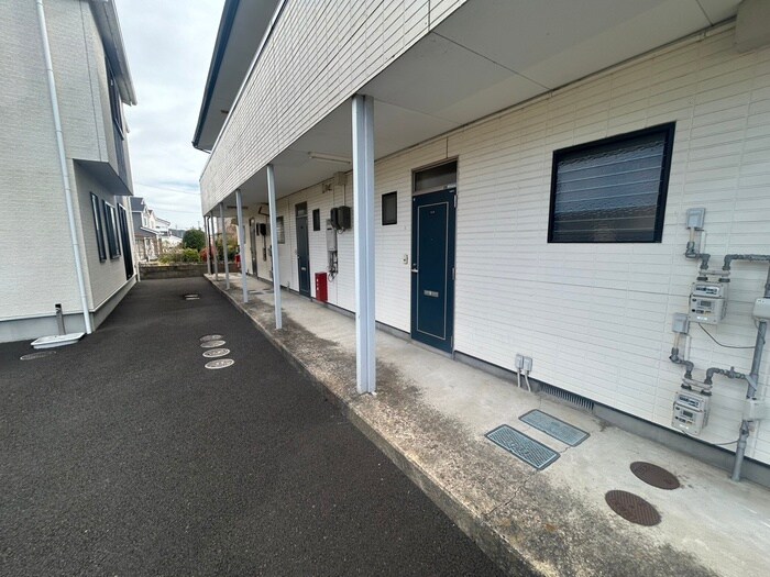 物件外観写真5　(エントランス部分)