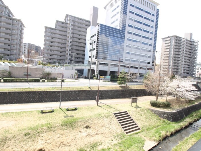 物件内観写真16　(室内からの展望)