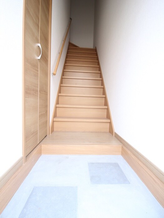 物件内観写真18　(玄関)