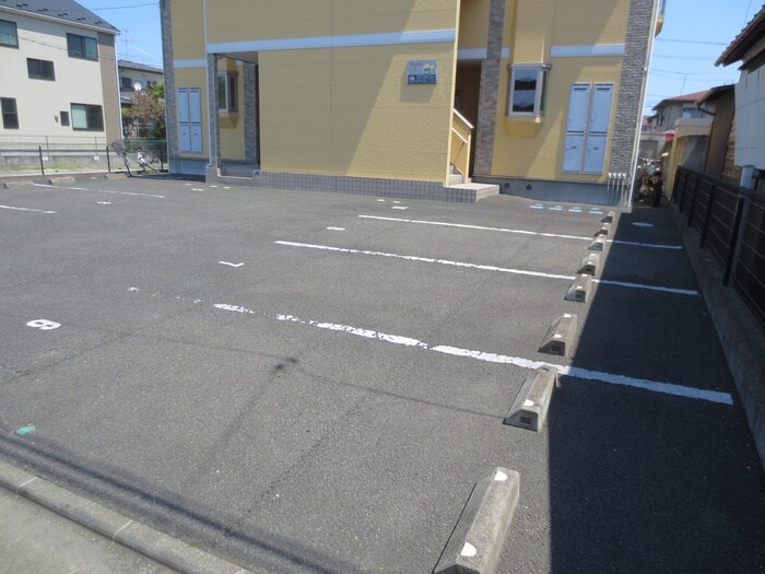 物件外観写真4　(駐車場)