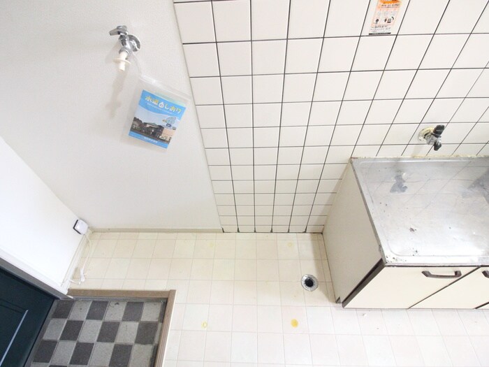 物件内観写真12　(洗濯機置場)