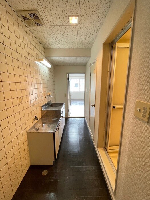 物件内観写真14　(廊下)