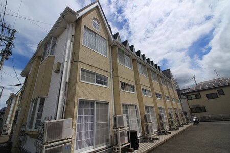 ﾎﾜｲﾄｷｬｯｽﾙ南小泉ﾋﾞﾚｼﾞB棟外観写真