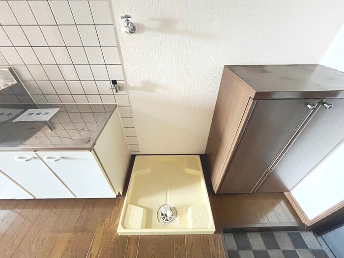 物件内観写真12　(洗濯機置場)