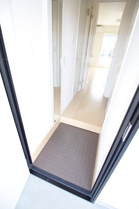 物件内観写真16　(玄関)