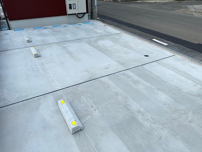 物件外観写真2　(駐車場)