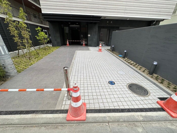 物件外観写真4　(エントランス部分)