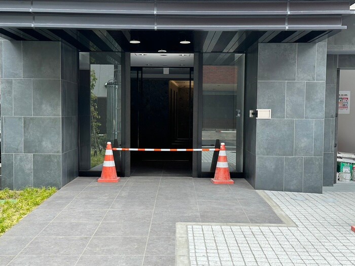 物件外観写真5　(エントランス部分)