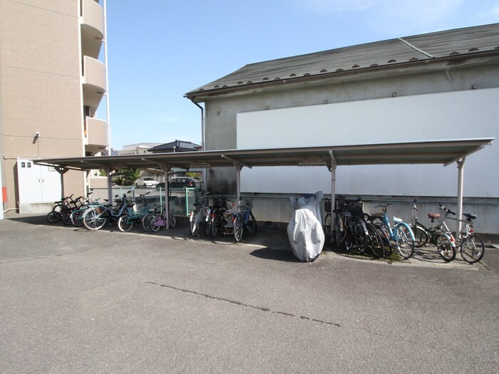 物件外観写真4　(駐輪場)