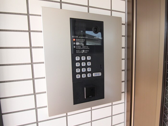 物件外観写真6　(エントランス部分)