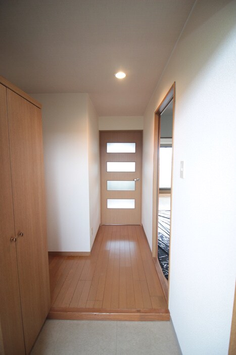 物件内観写真18　(玄関)