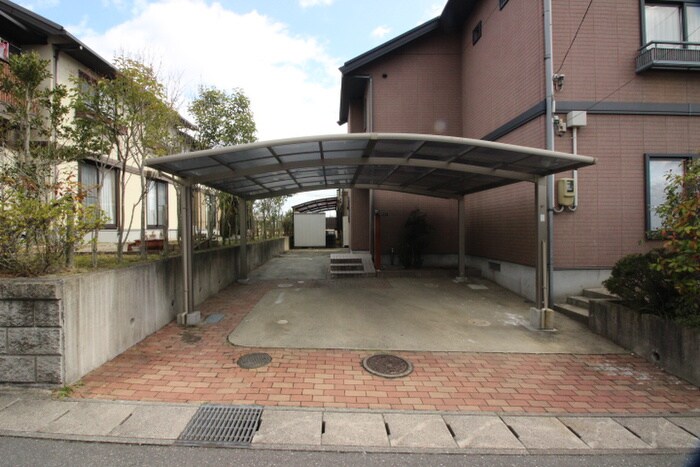 物件外観写真2　(駐車場)