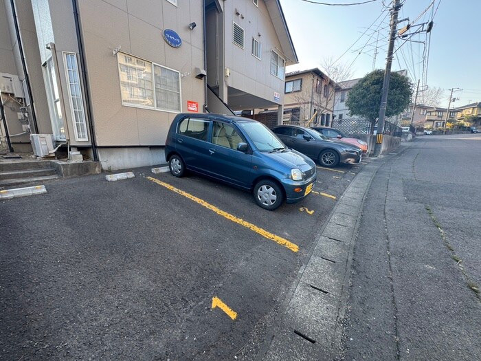 物件外観写真2　(駐車場)