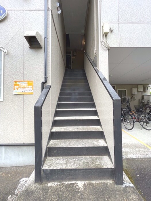 物件外観写真5　(エントランス部分)