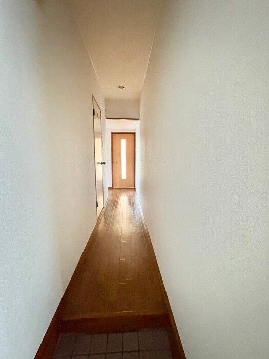 物件内観写真11　(廊下)