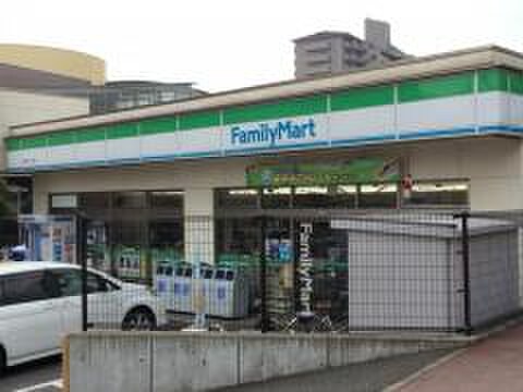 ファミリーマート川平一丁目店