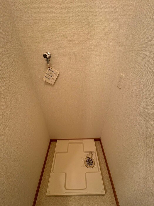 物件内観写真14　(洗濯機置場)