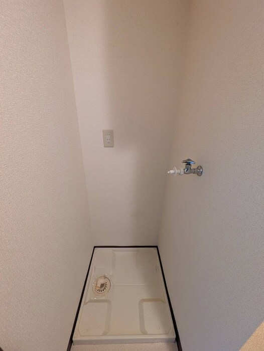 物件内観写真17　(洗濯機置場)